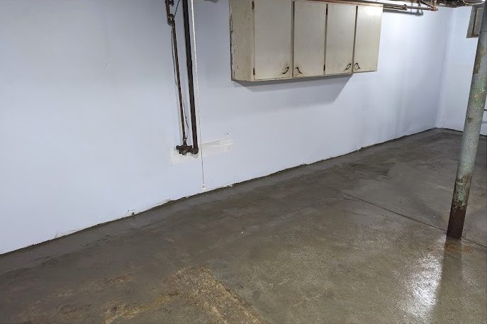 After: the same wall lined white below the same cabinets
