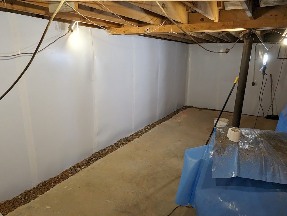 Wide basement with liner and open perimeter channel
