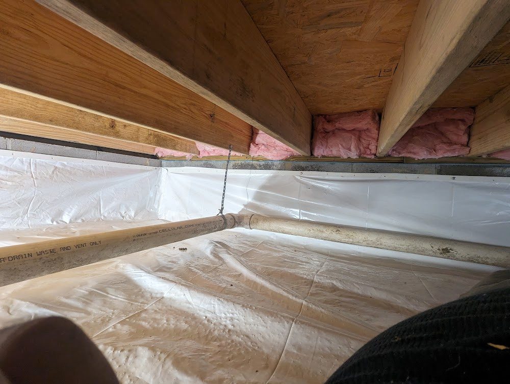 White liner corner with timber joists and cross pipe