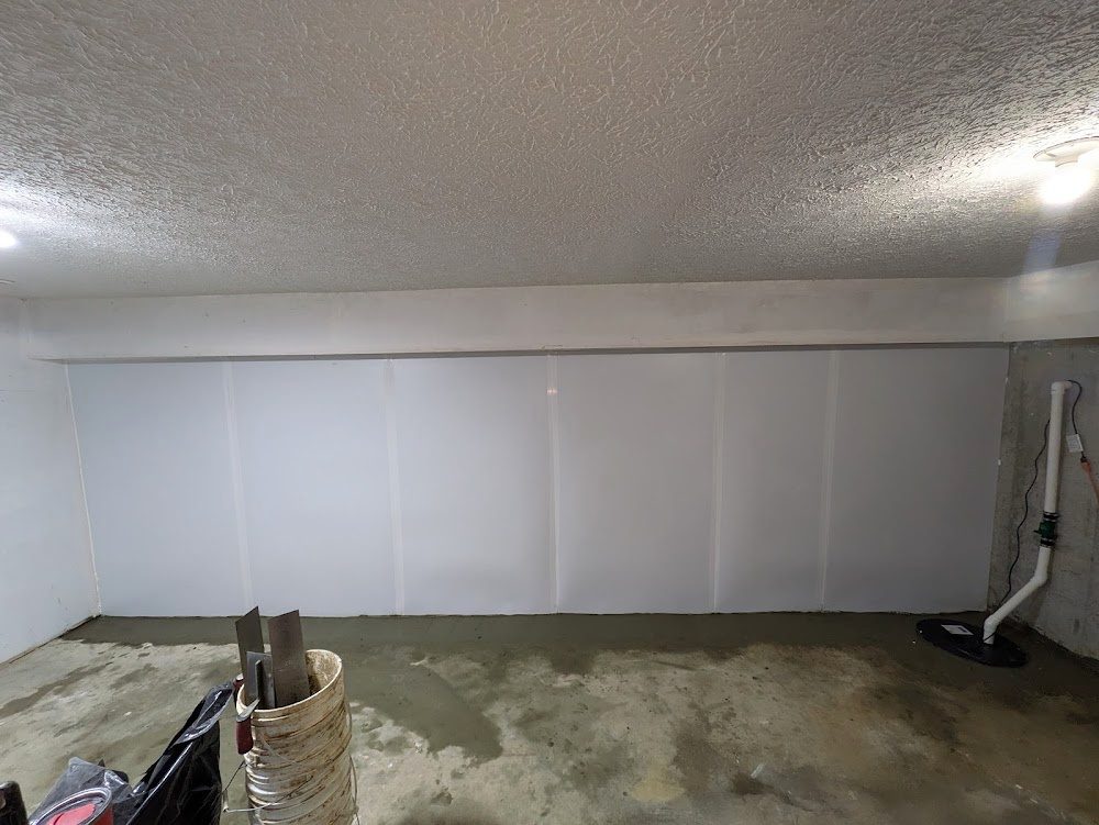 White wall liner, concrete floor and sump